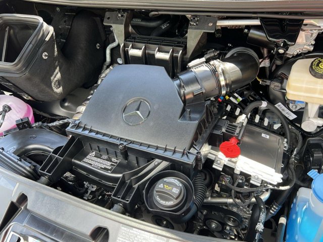 Vehicle image 8 of 33