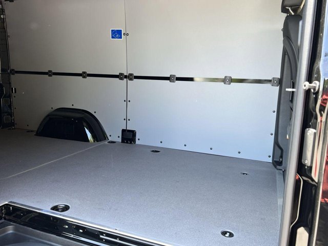 Vehicle image 11 of 33