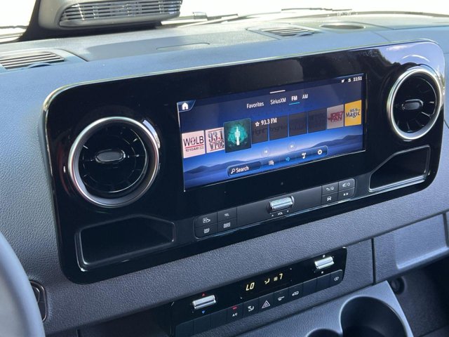 Vehicle image 18 of 33