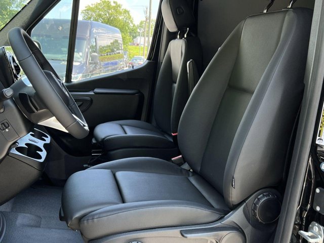Vehicle image 13 of 33
