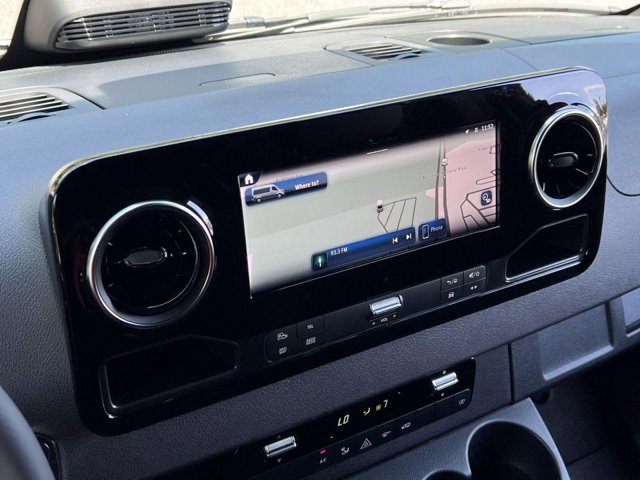 Vehicle image 19 of 33