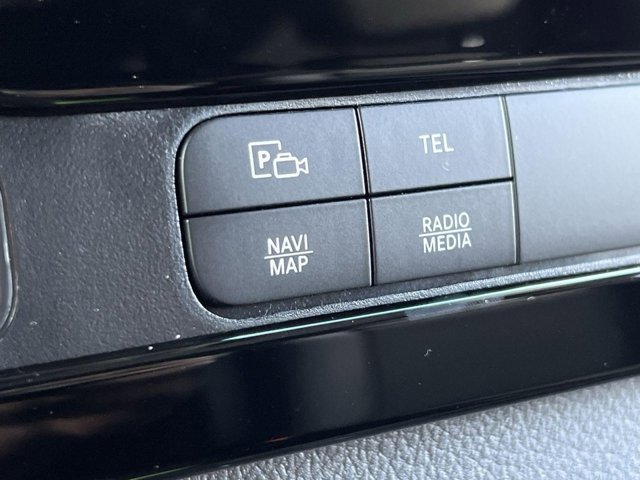 Vehicle image 21 of 33