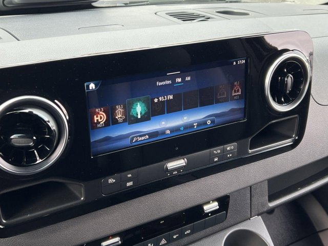 Vehicle image 13 of 33