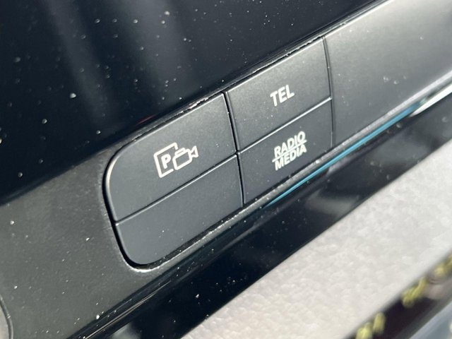 Vehicle image 31 of 33