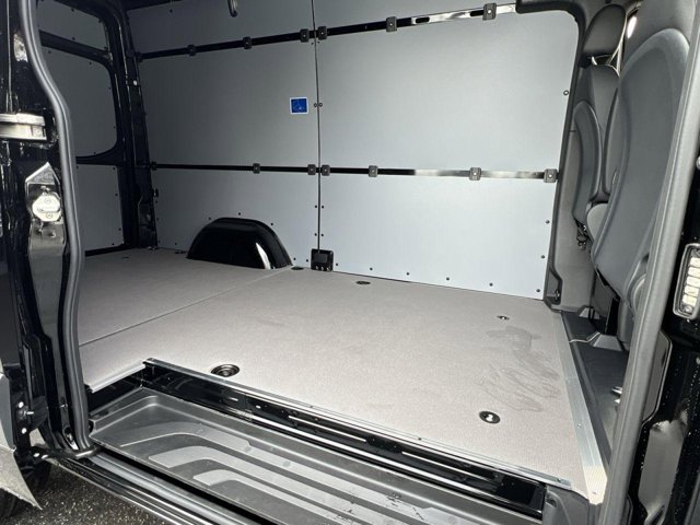 Vehicle image 20 of 33