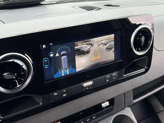 Vehicle image 14 of 33
