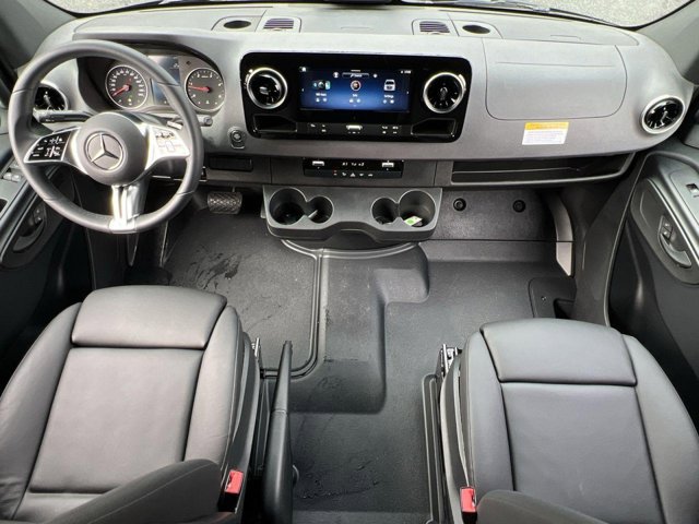 Vehicle image 18 of 33