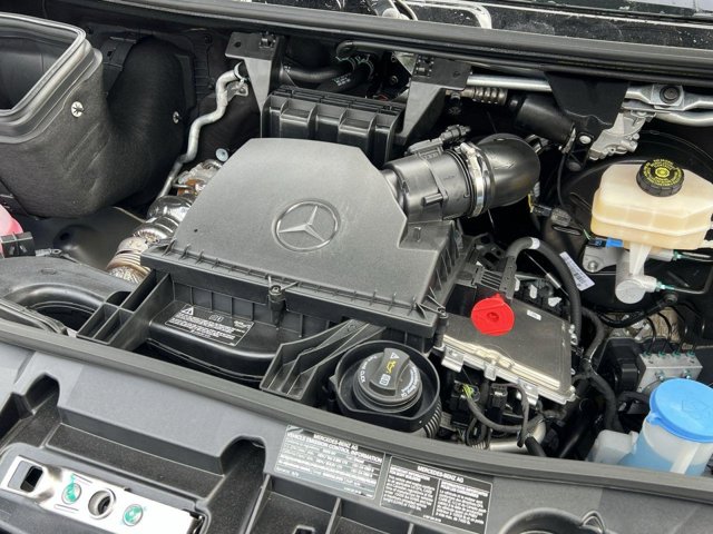 Vehicle image 25 of 33