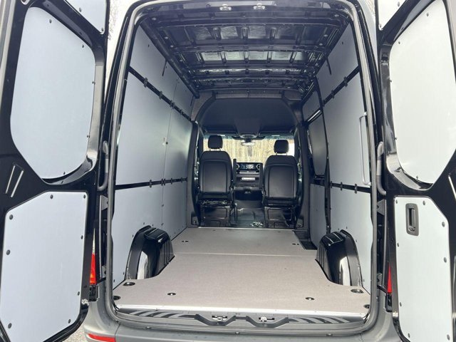 Vehicle image 23 of 33