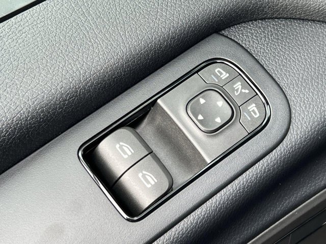 Vehicle image 10 of 33