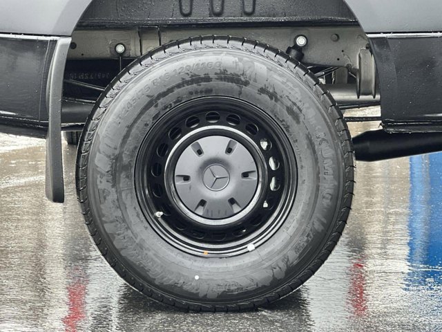 Vehicle image 7 of 33