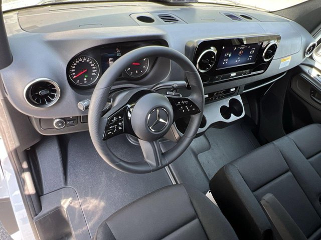 Vehicle image 18 of 33