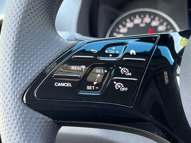 Vehicle image 28 of 33