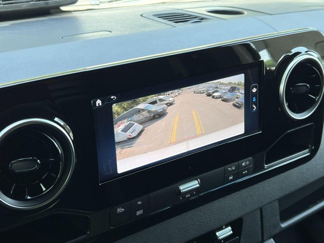Vehicle image 14 of 33