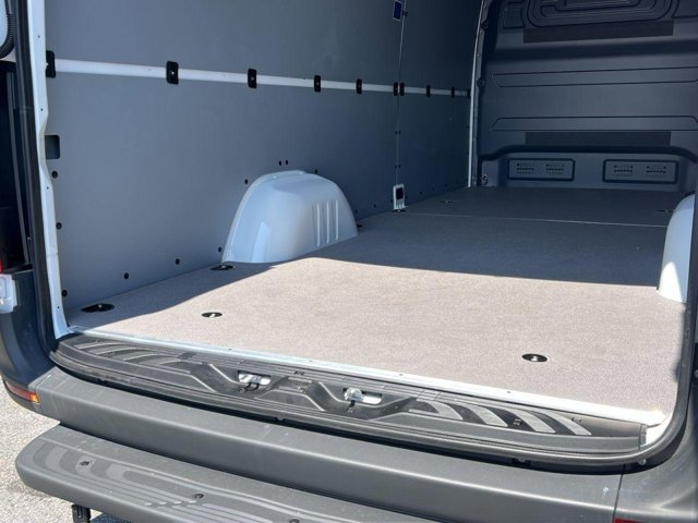 Vehicle image 22 of 33