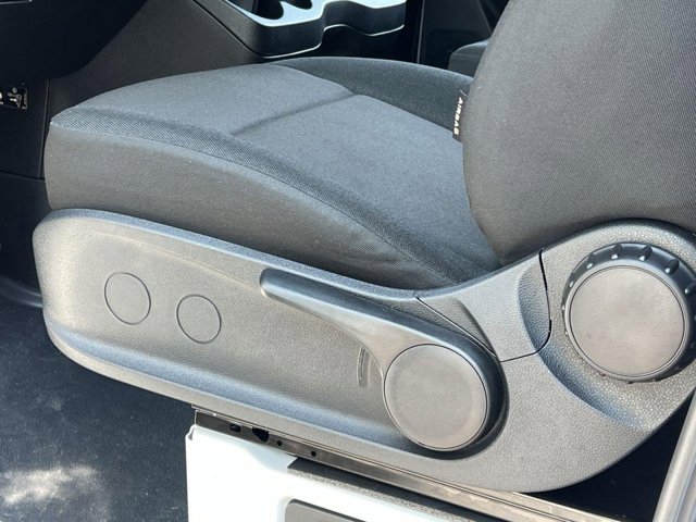 Vehicle image 9 of 33