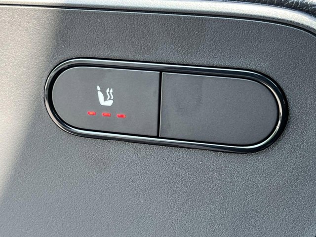 Vehicle image 31 of 33