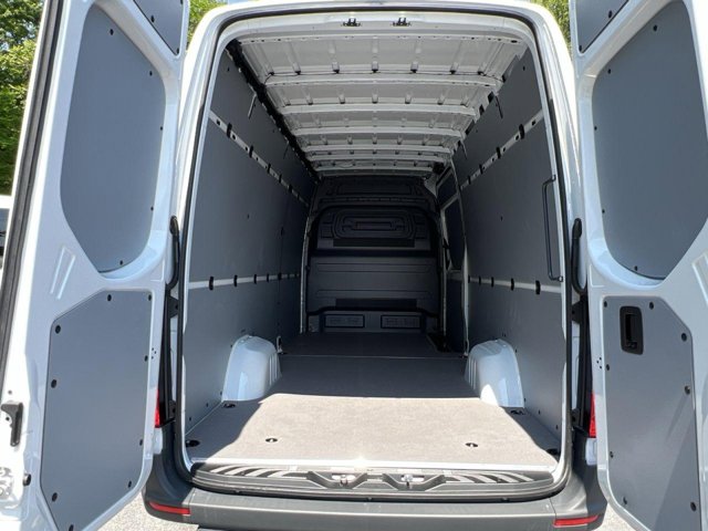 Vehicle image 23 of 33