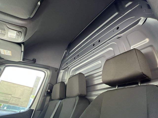 Vehicle image 19 of 33