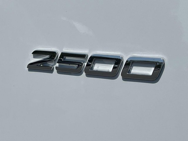 Vehicle image 26 of 33