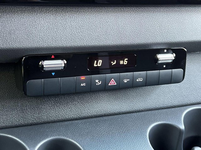 Vehicle image 16 of 33