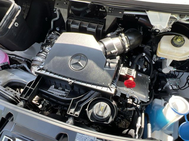 Vehicle image 25 of 33
