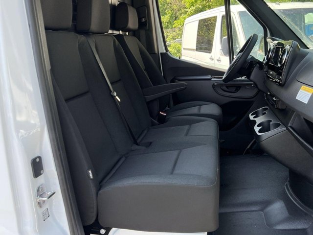 Vehicle image 24 of 33