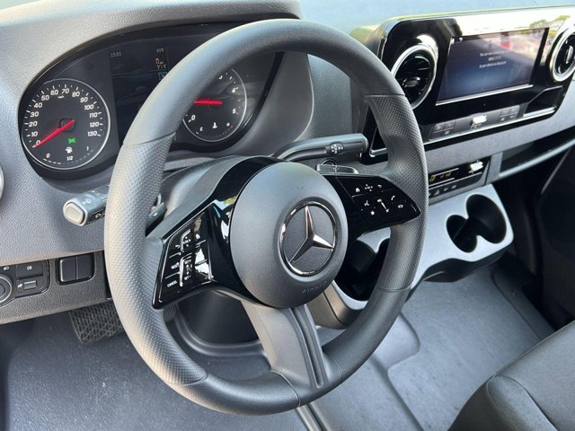Vehicle image 11 of 33