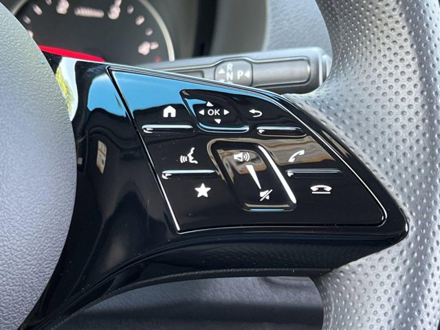 Vehicle image 27 of 33
