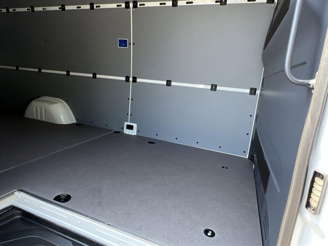 Vehicle image 20 of 33