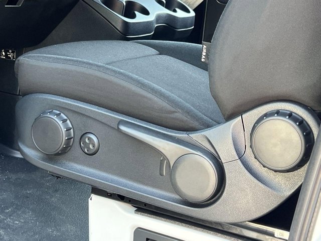 Vehicle image 19 of 32