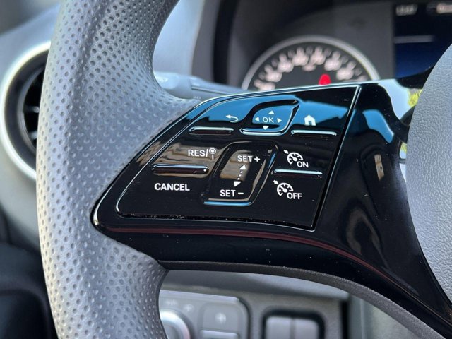 Vehicle image 22 of 32