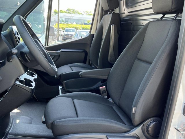 Vehicle image 12 of 32