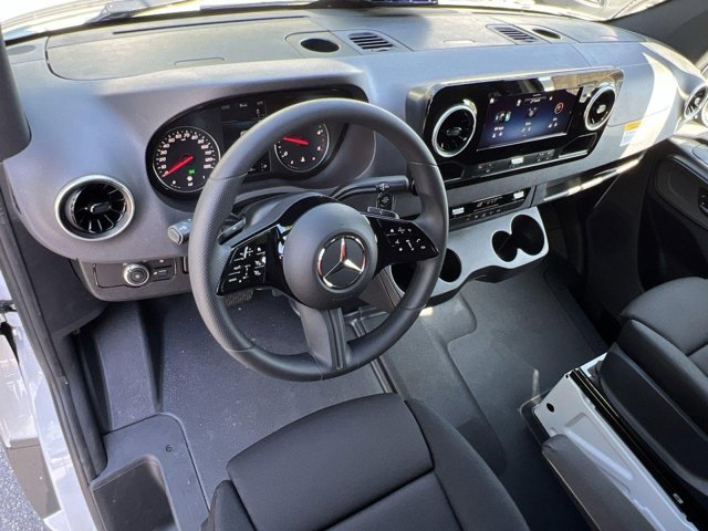 Vehicle image 13 of 32