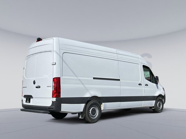 Vehicle image 4 of 32