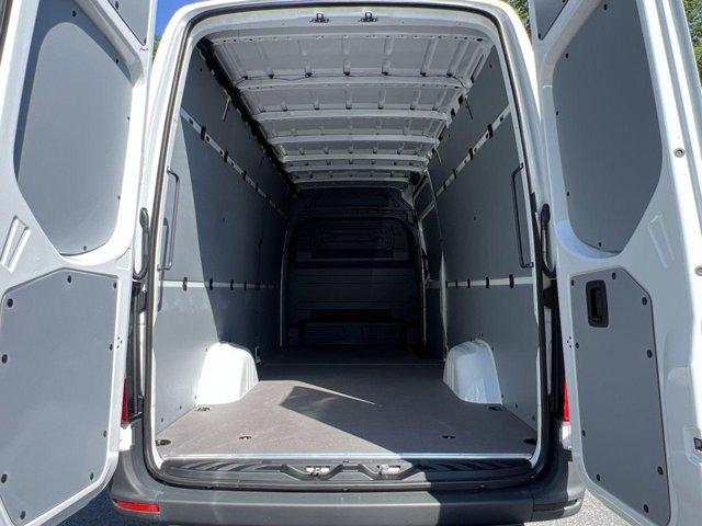 Vehicle image 28 of 32