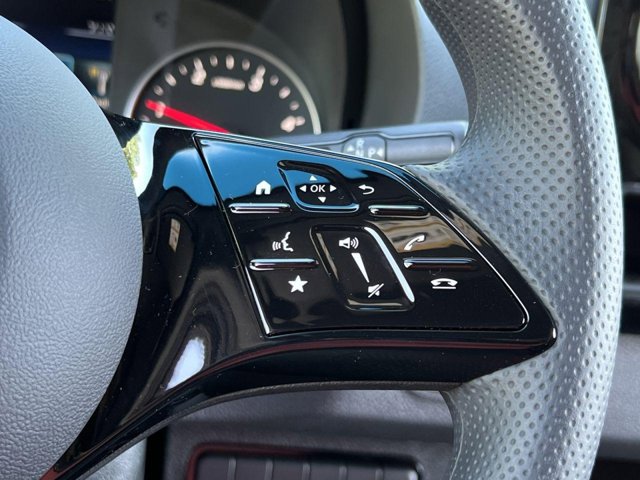 Vehicle image 24 of 32