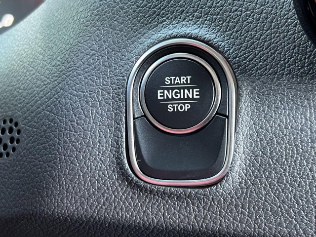 Vehicle image 29 of 32