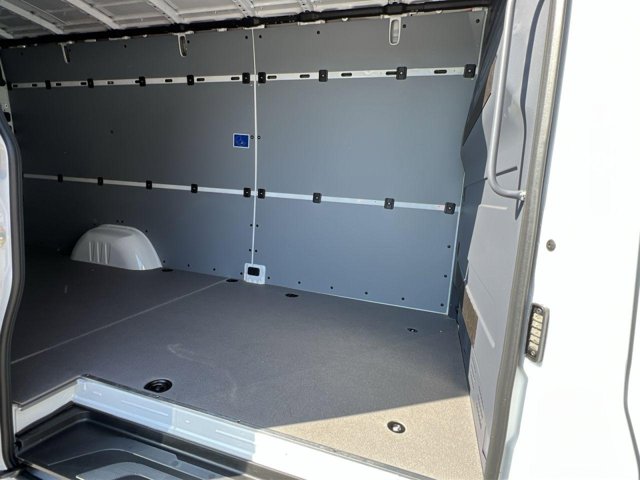 Vehicle image 9 of 32