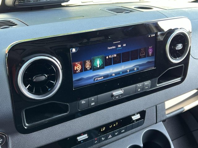 Vehicle image 16 of 32