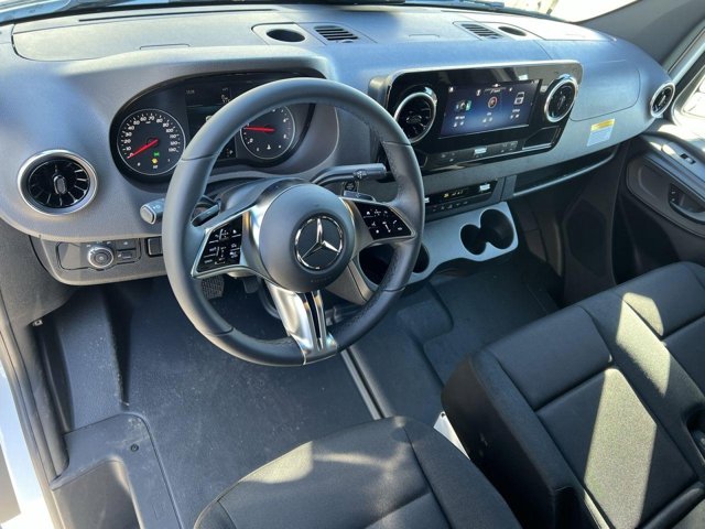 Vehicle image 18 of 32