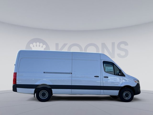 Vehicle image 3 of 32