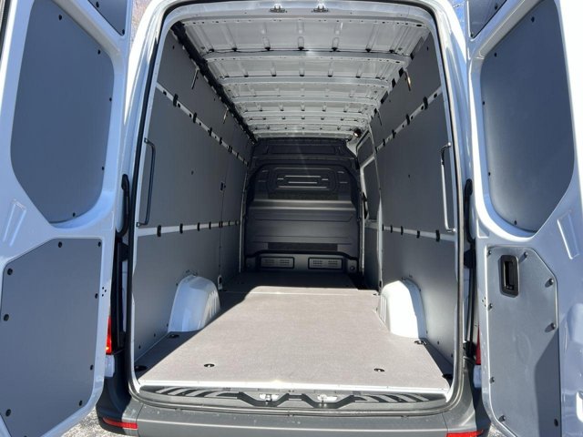 Vehicle image 23 of 32