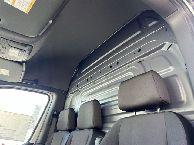 Vehicle image 19 of 32