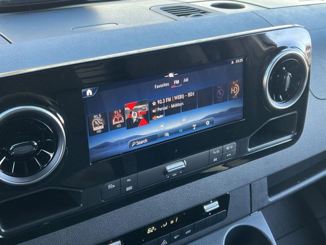 Vehicle image 13 of 32