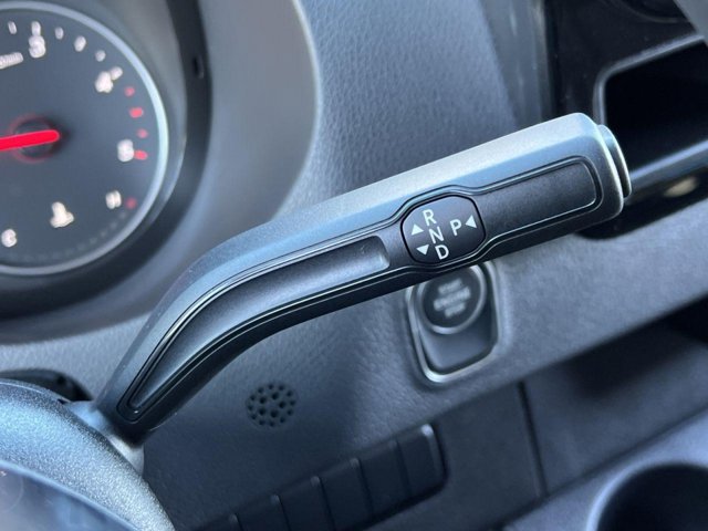 Vehicle image 17 of 32
