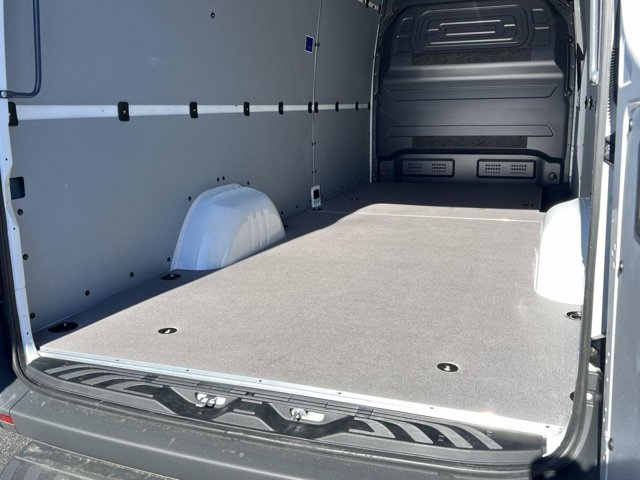 Vehicle image 22 of 32