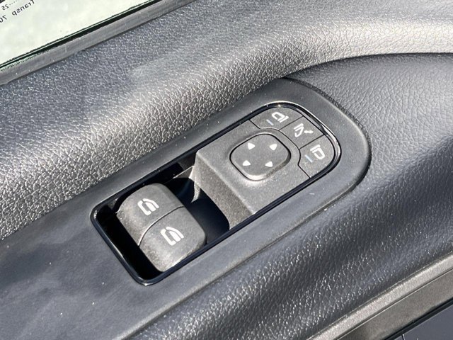 Vehicle image 10 of 32