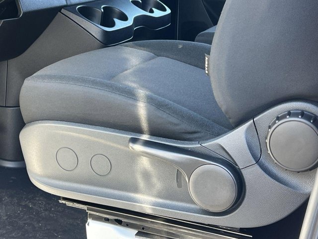 Vehicle image 9 of 32