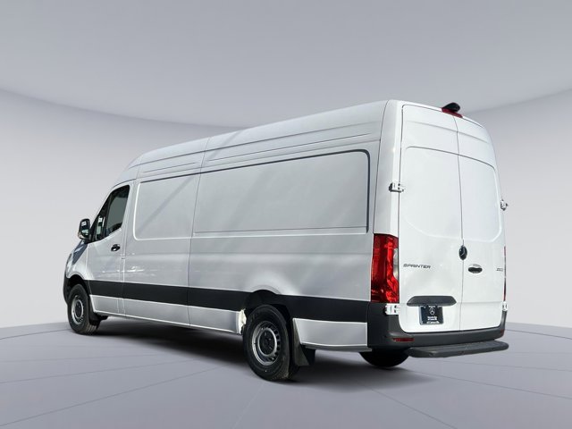 Vehicle image 5 of 32